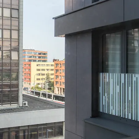 New Modern With Zizkov Parking דירה *